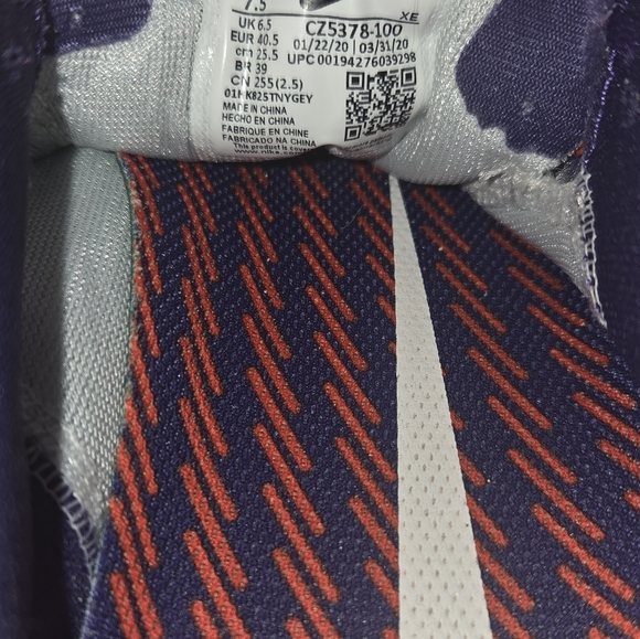 Shoes - Picture 9 of 10